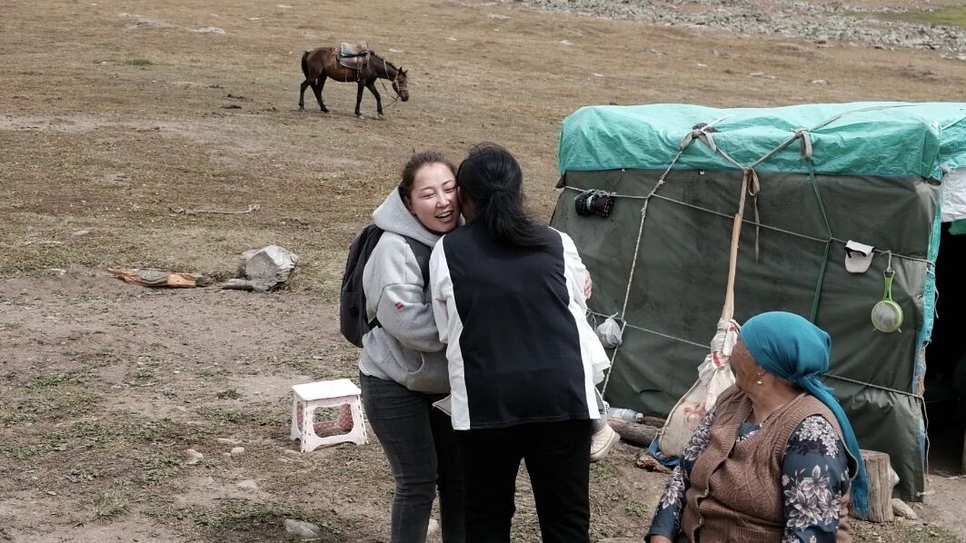 在我的阿勒泰,看到马背上的她