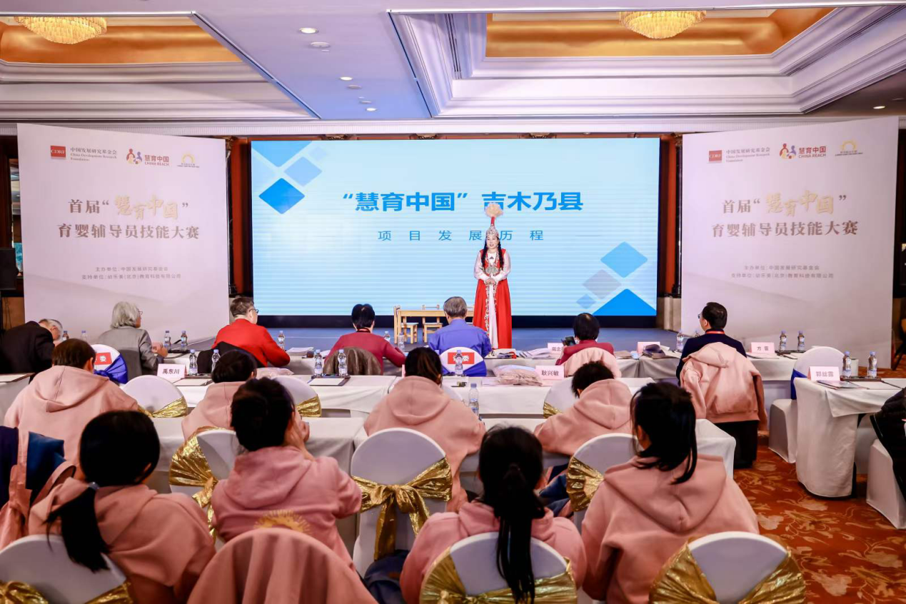 在我的阿勒泰,看到马背上的她