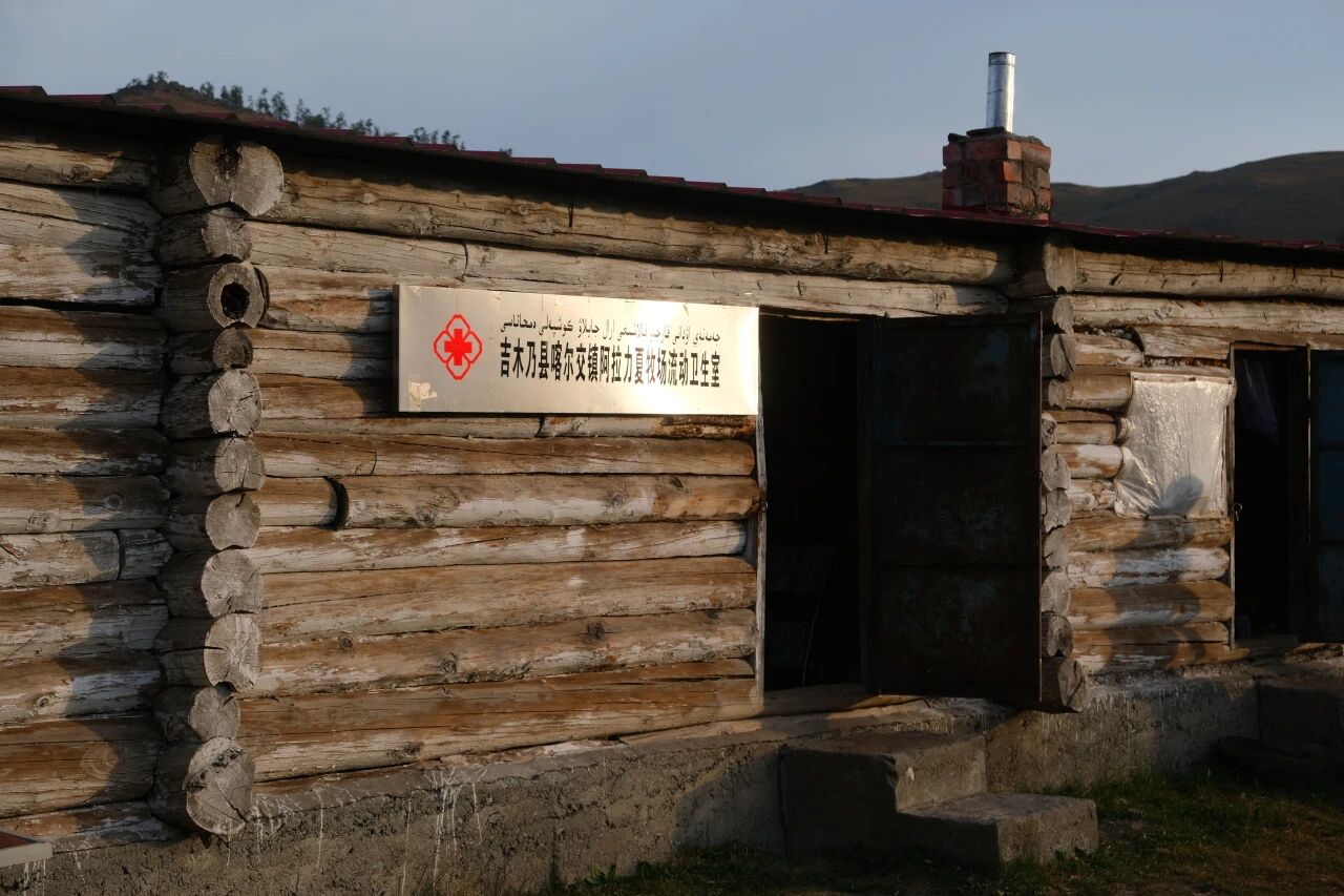 “马背上的家访员”背后