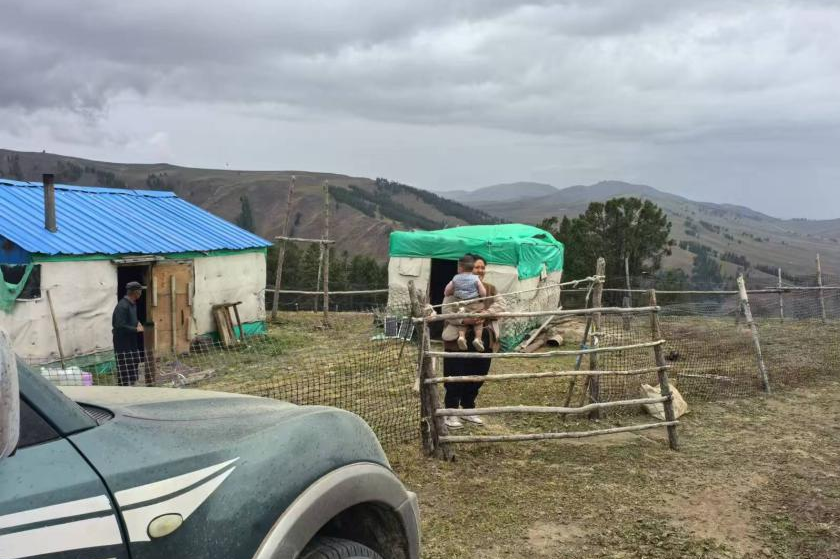 “马背上的家访员”背后