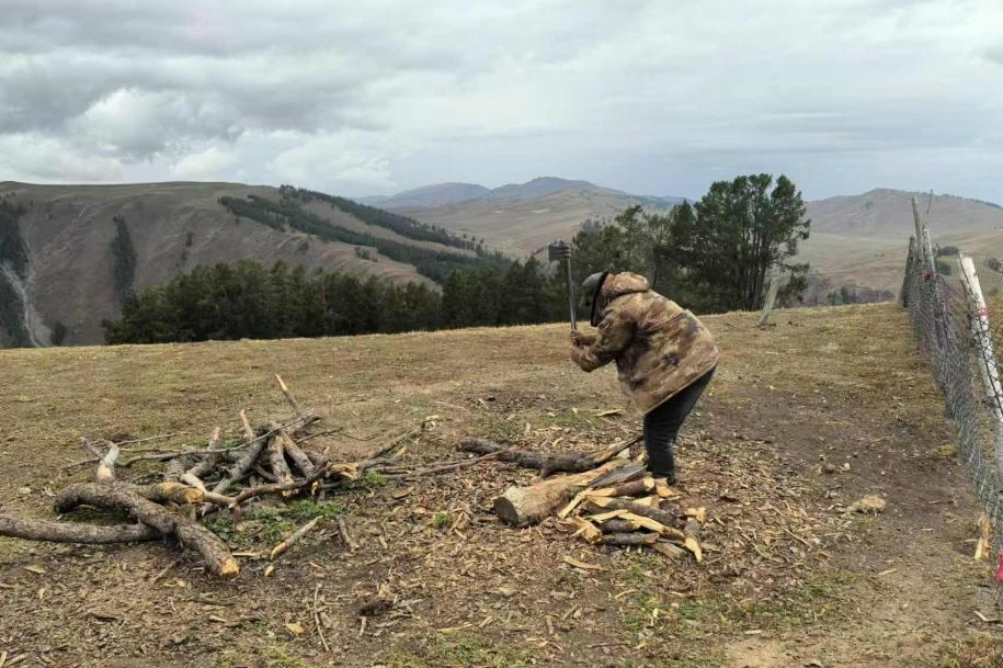 “马背上的家访员”背后