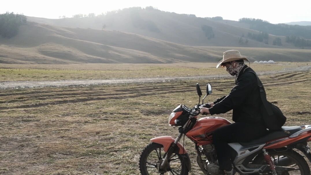 “马背上的家访员”背后