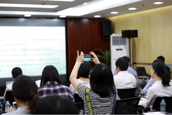 母乳喂养项目召开第四期中国发展媒体研讨沙龙新闻稿611.png