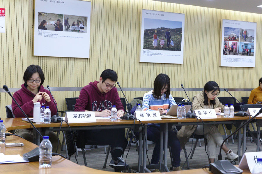 基金会召开《乳粉广告自律规则》媒体群访.png