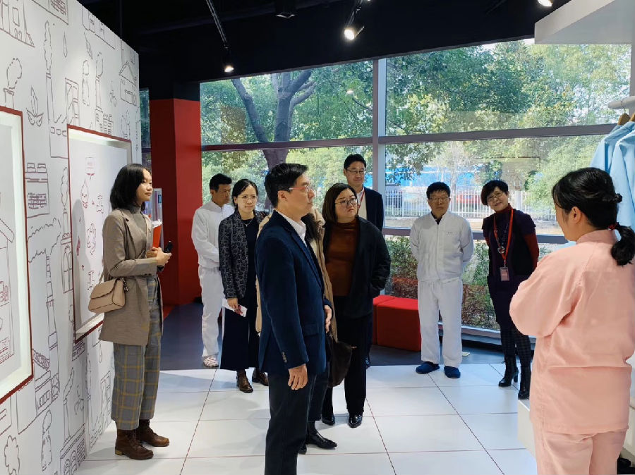 方秘书长参观资生堂中国研究开发中心.png