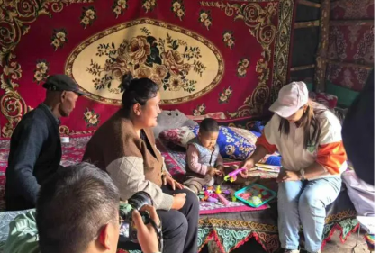 天山南北,阳光照亮未来